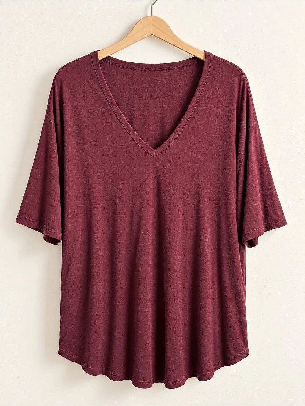 Universal Standard Lily Liquid Jersey V-Neck Tee Burgundy S 14-16